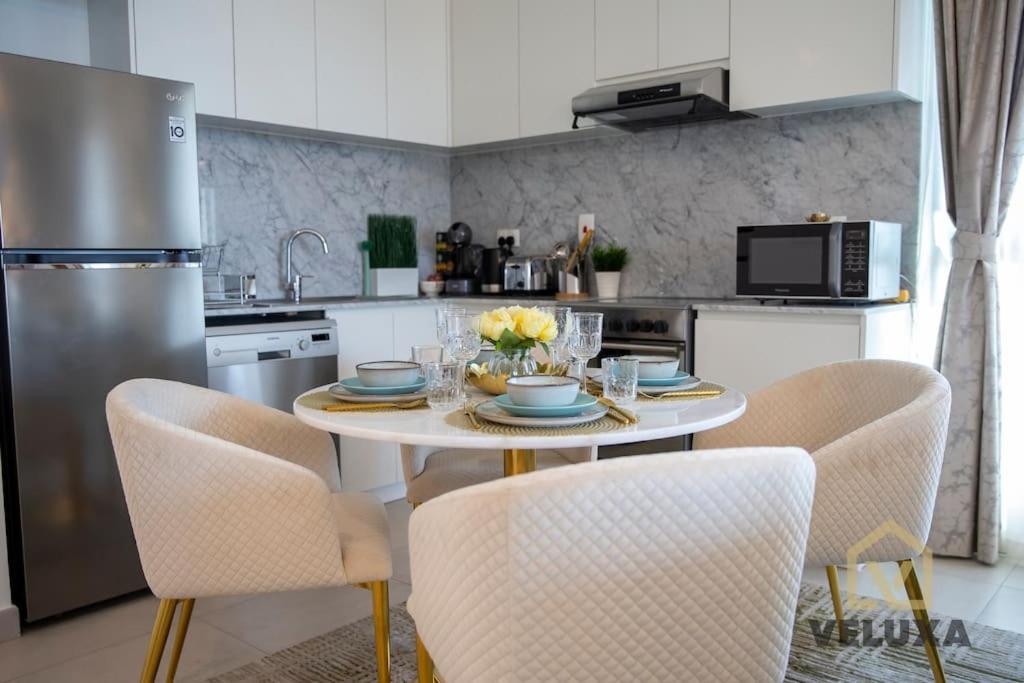 Veluxa - Luxury And Bright 1 Bedroom Apartment, Burj View! * Dubai