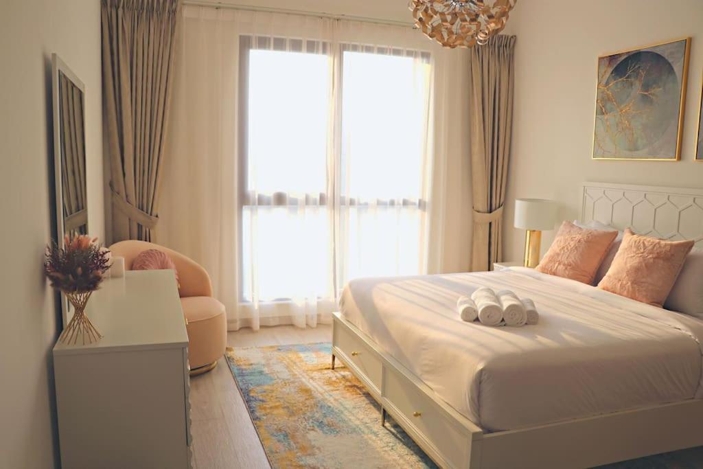 Veluxa - Luxury And Bright 1 Bedroom Apartment, Burj View! * Dubai
